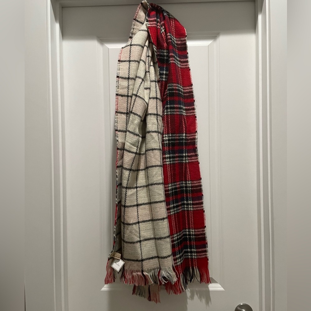 NWT Reversible Plaid Scarf